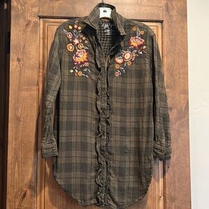 Kyla Seo long sleeve flannel embroidered button down